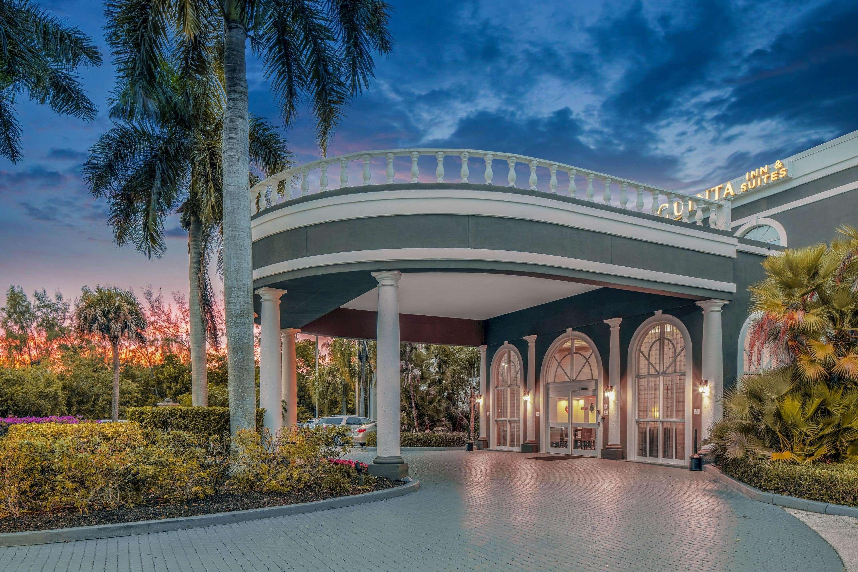 Hotel La Quinta By Wyndham Naples Downtown Exterior foto