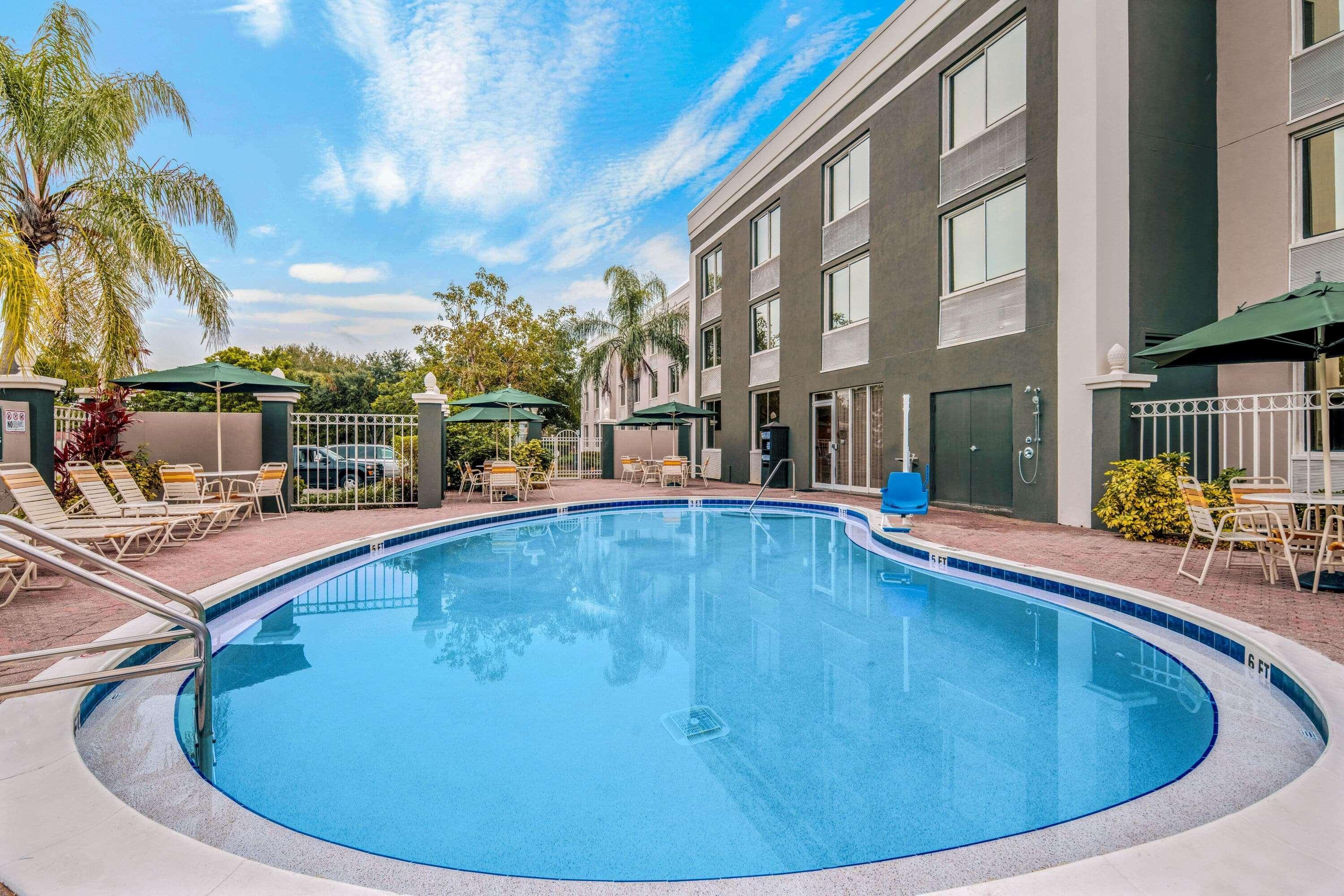 Hotel La Quinta By Wyndham Naples Downtown Exterior foto
