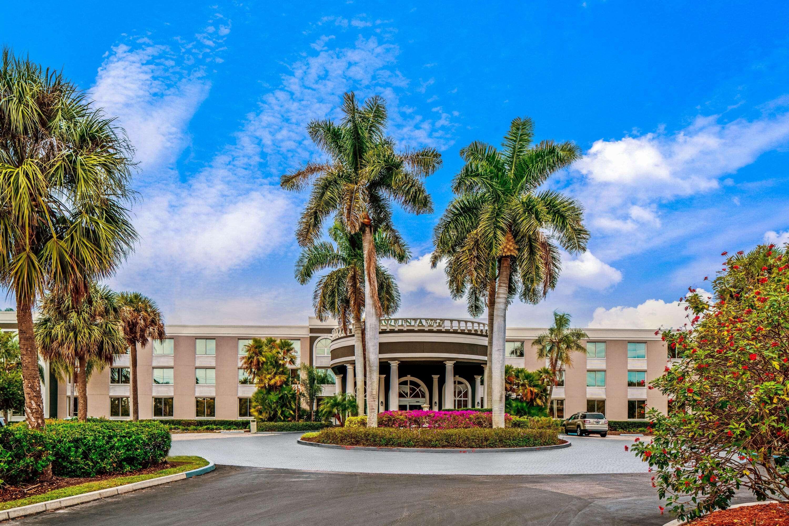 Hotel La Quinta By Wyndham Naples Downtown Exterior foto