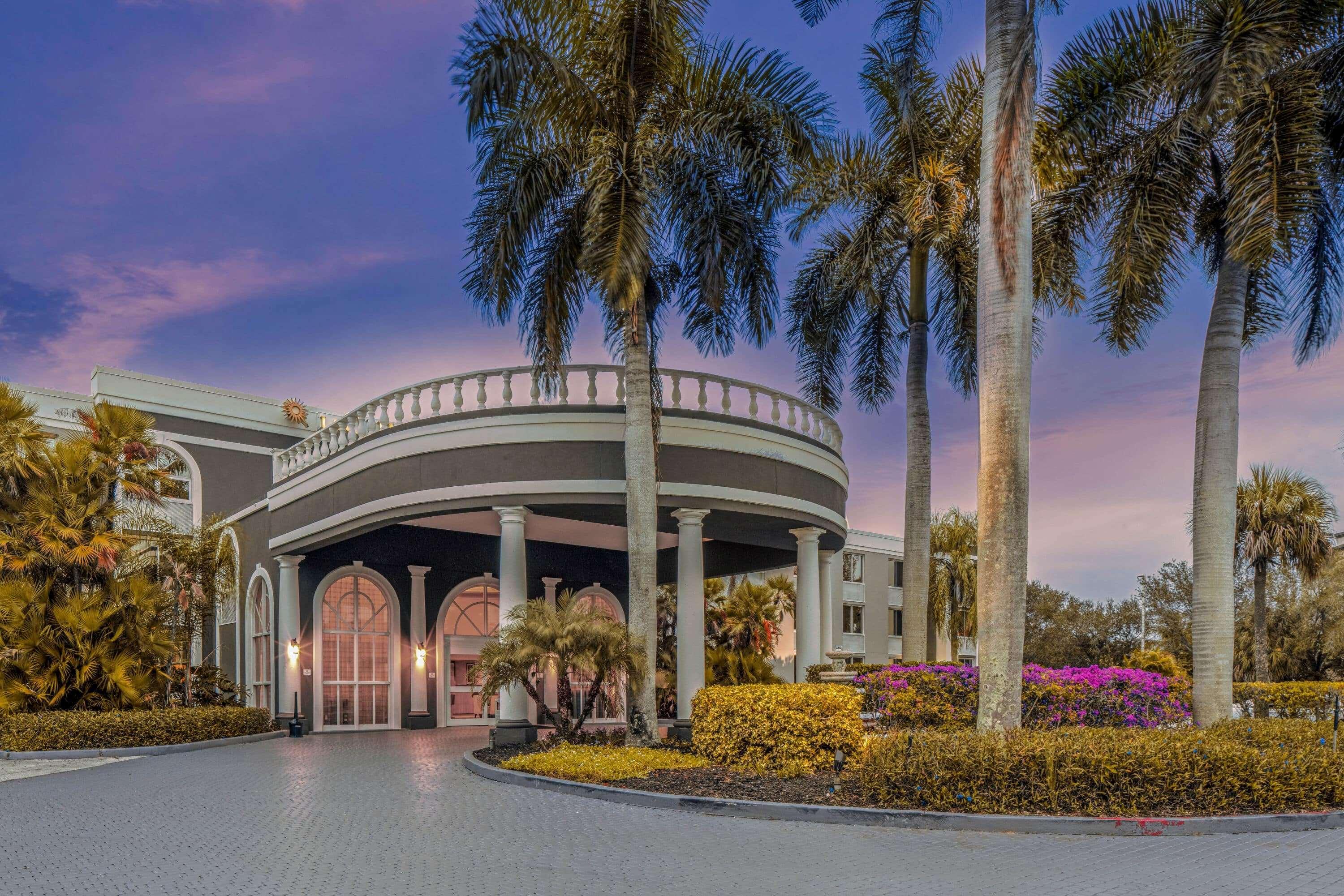 Hotel La Quinta By Wyndham Naples Downtown Exterior foto