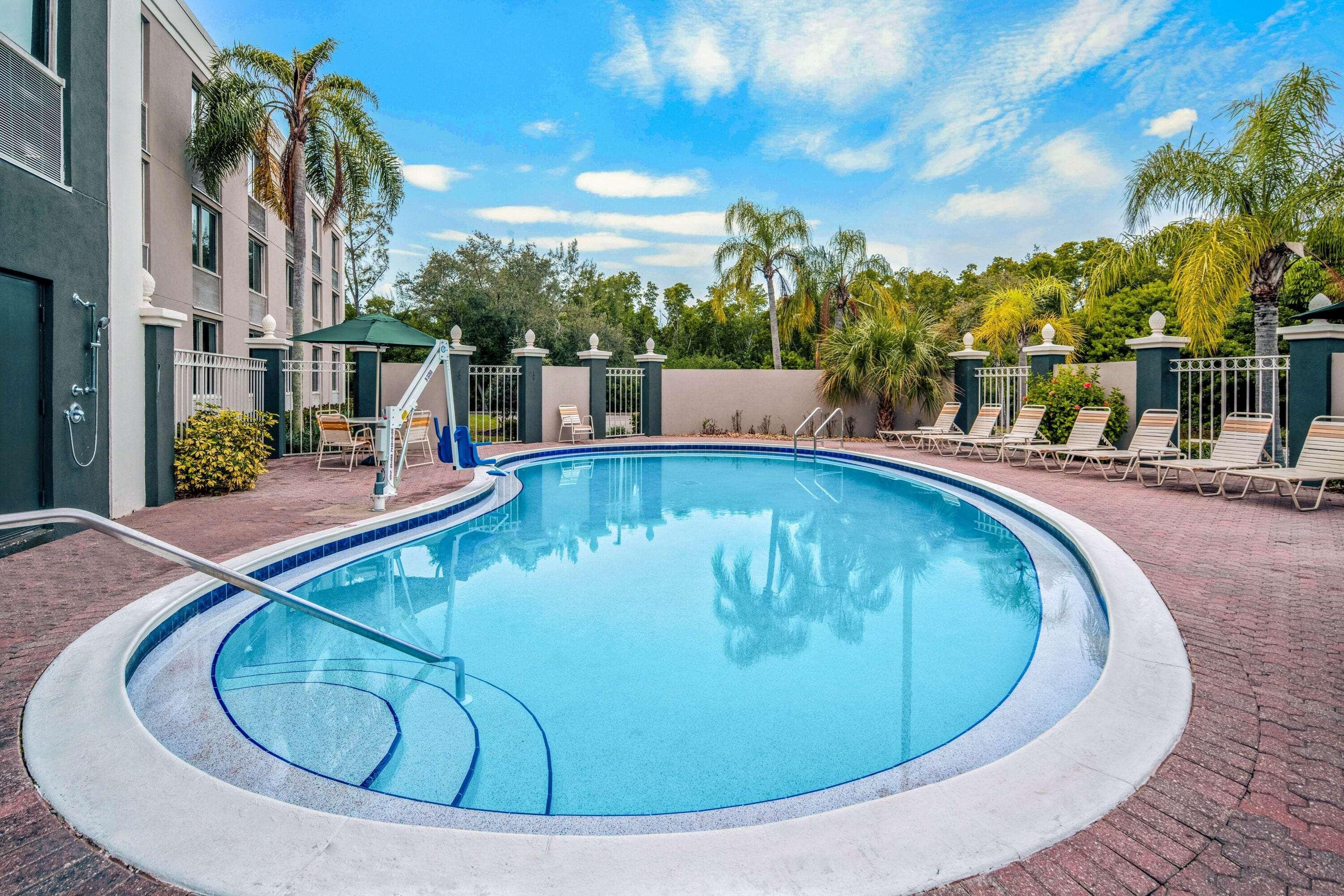 Hotel La Quinta By Wyndham Naples Downtown Exterior foto