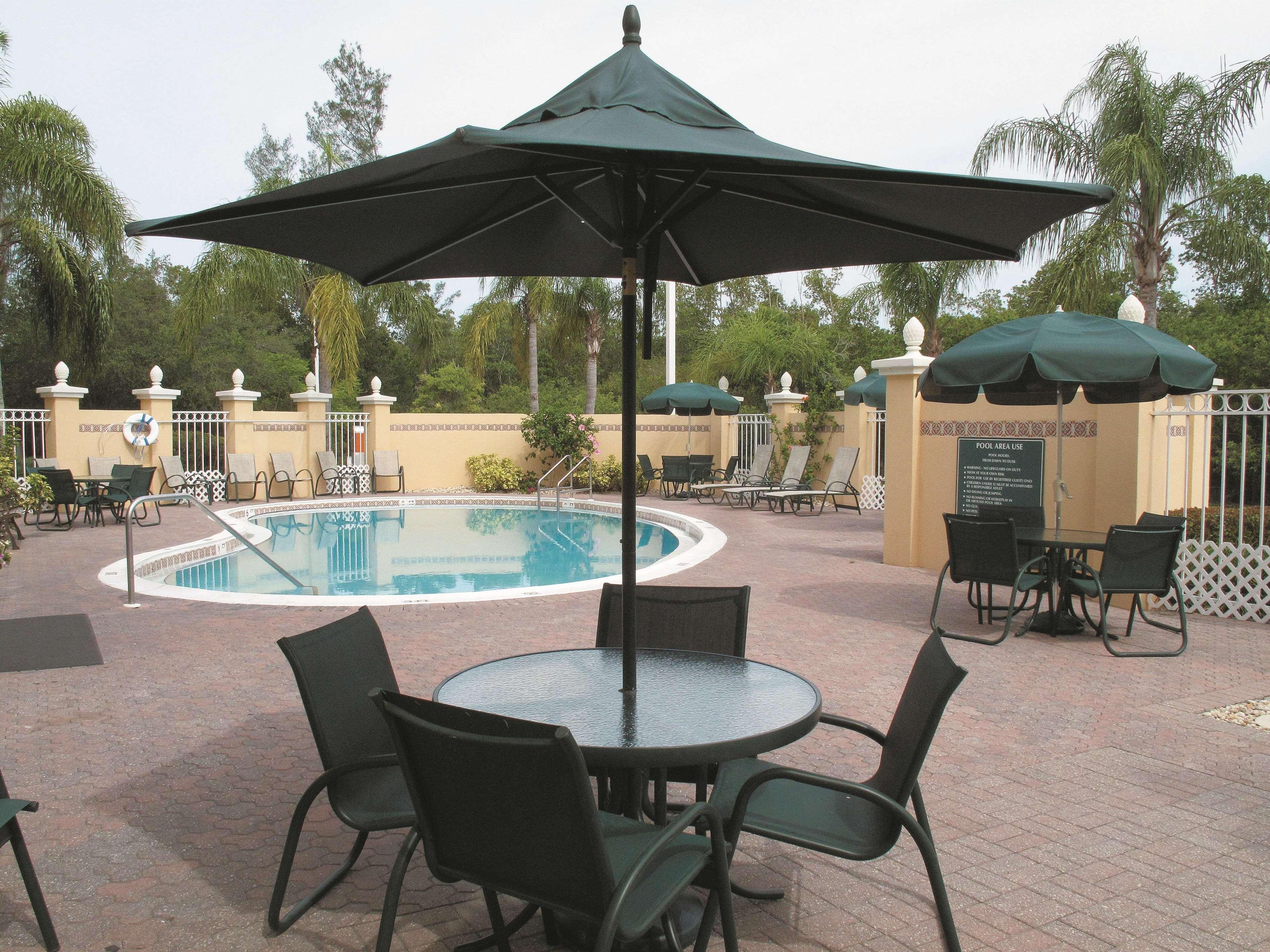 Hotel La Quinta By Wyndham Naples Downtown Exterior foto