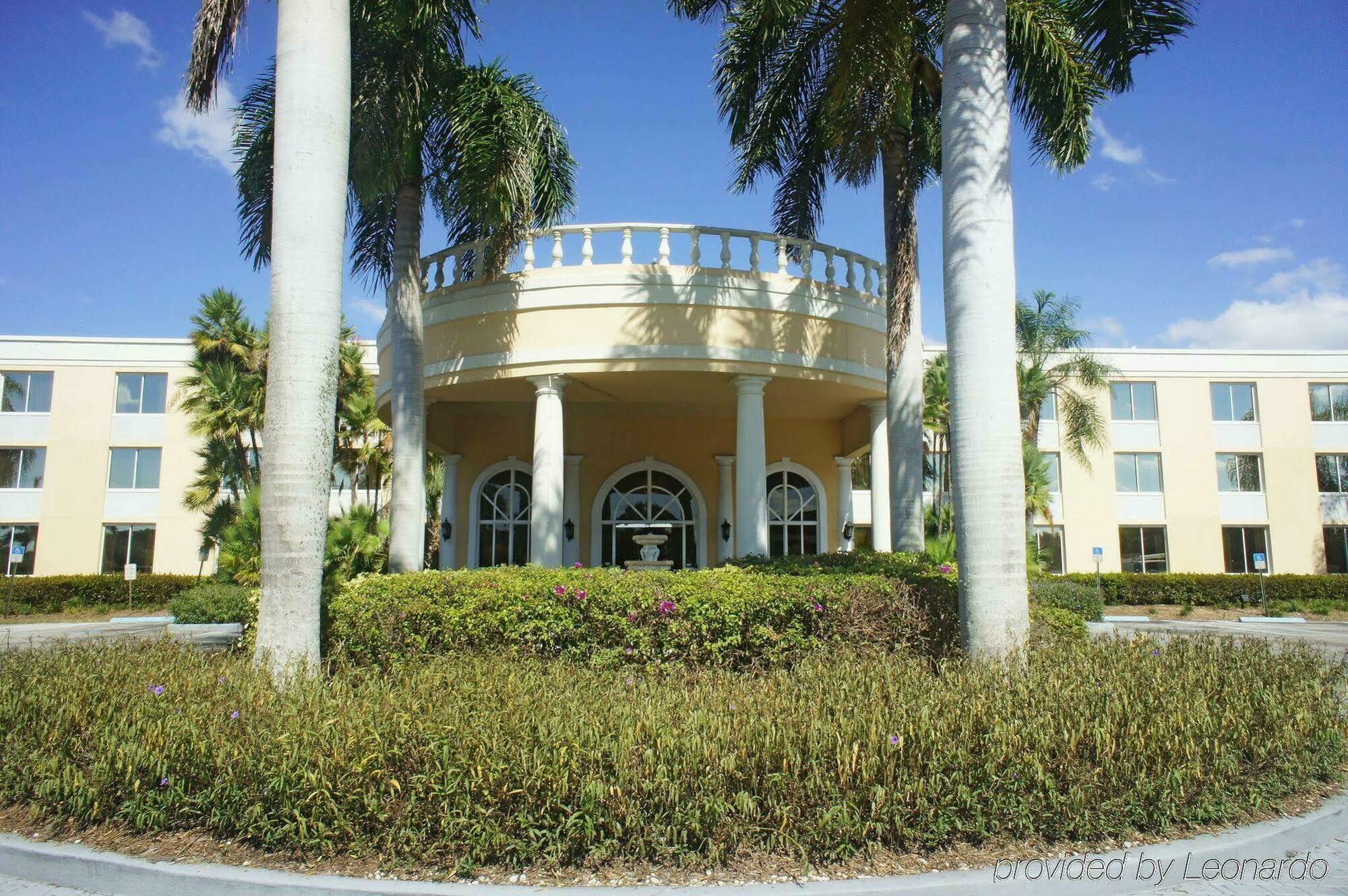 Hotel La Quinta By Wyndham Naples Downtown Exterior foto